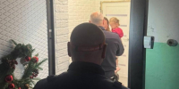 Спасатели освободили трехлетнюю девочку из запертой квартиры в Краснозаводске - Regions.Ru